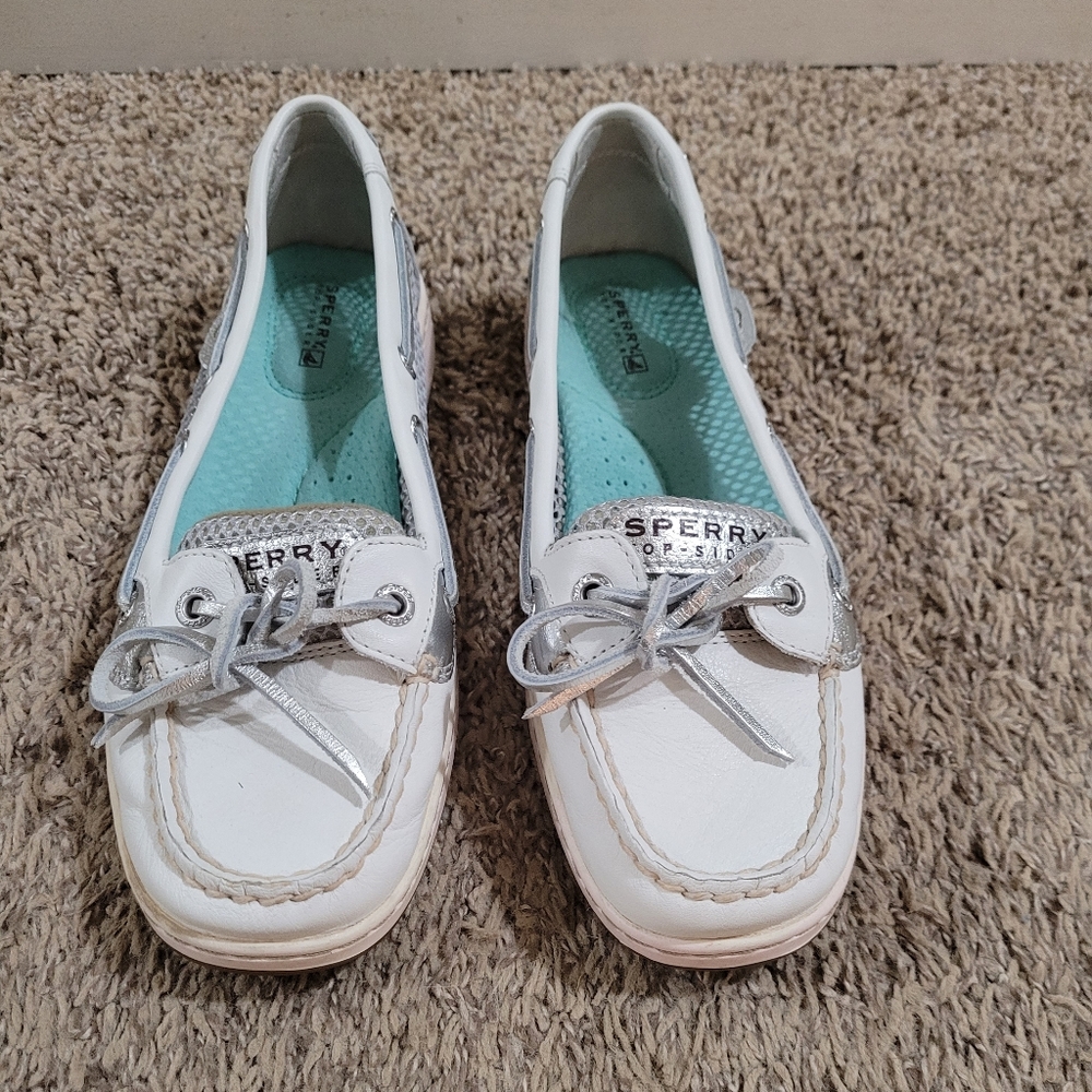 White Sperry loafers. EUC. 7.5
